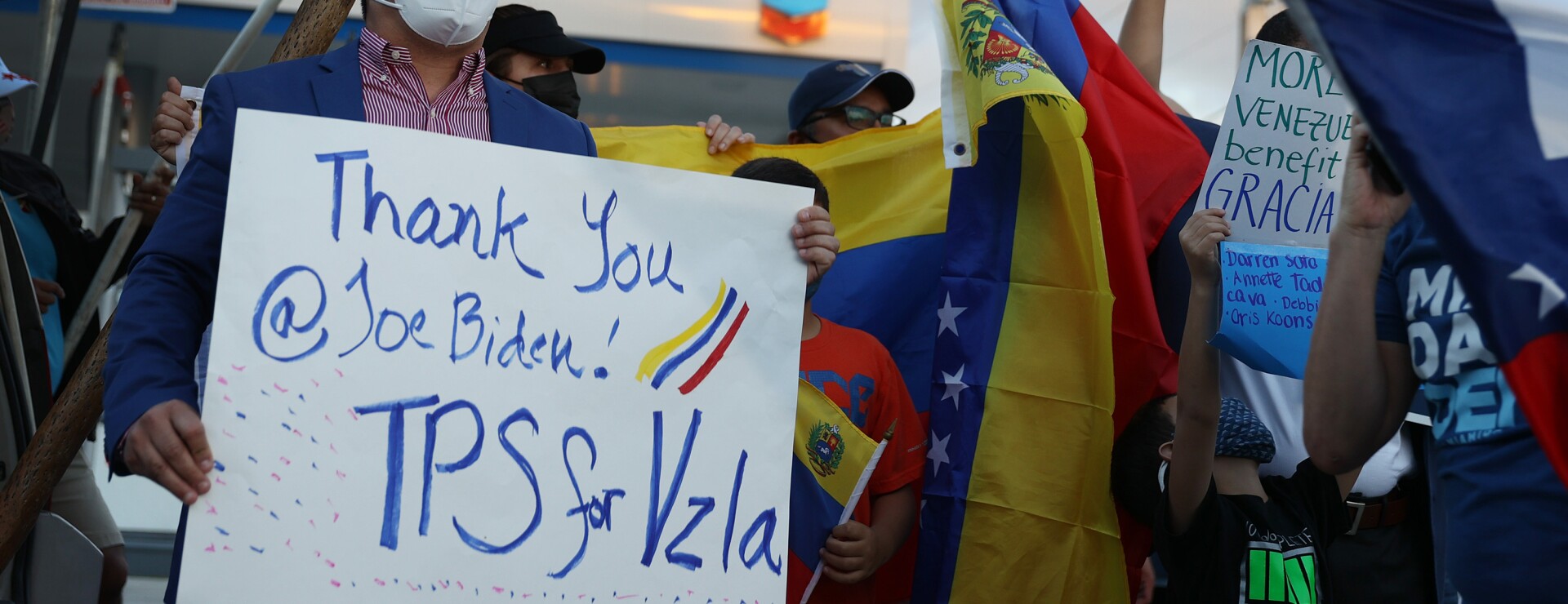 Venezuelan TPS Applicants Sue for Automatic Work Authorization